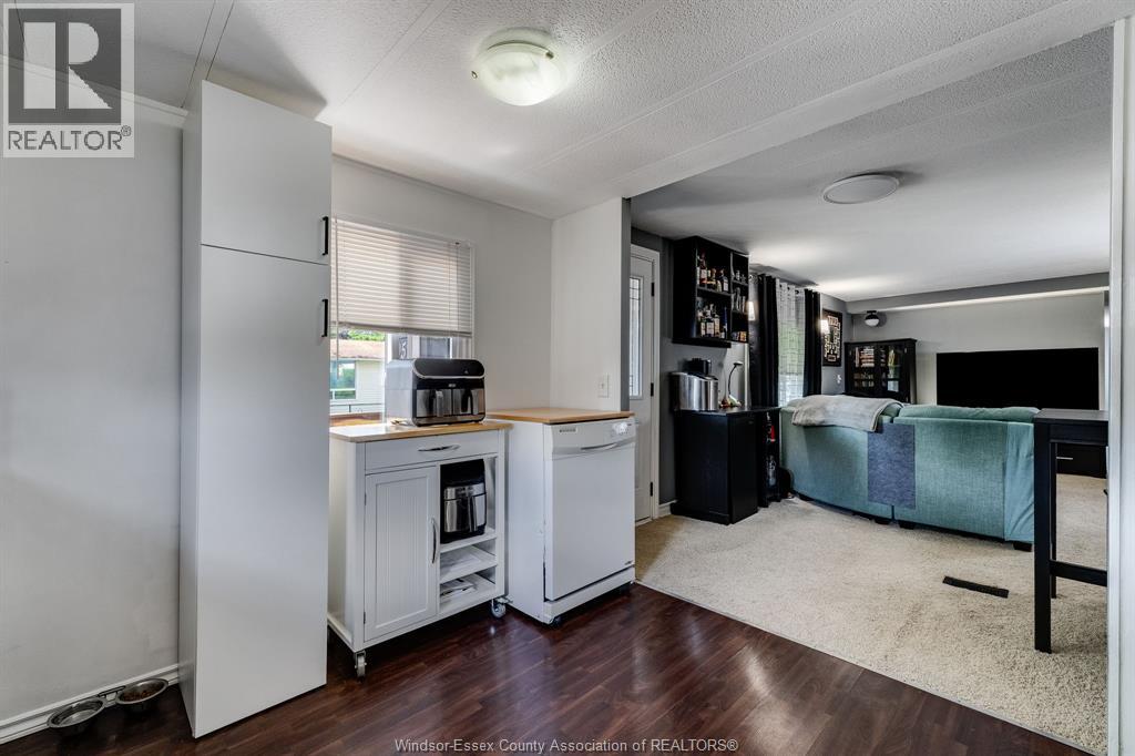 105 Brooks BOULEVARD - 12