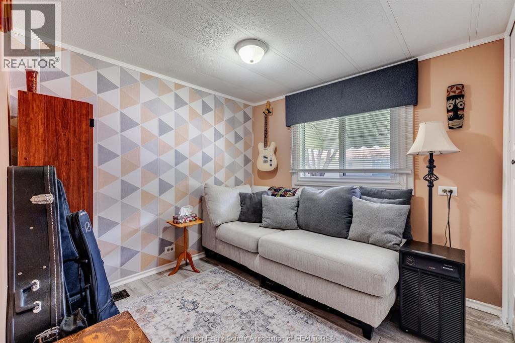 105 Brooks BOULEVARD - 21