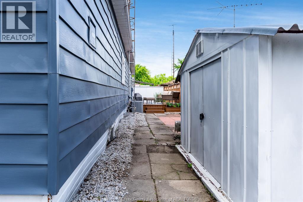 105 Brooks BOULEVARD - 32