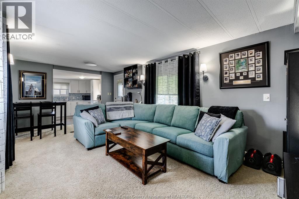 105 Brooks BOULEVARD - 9