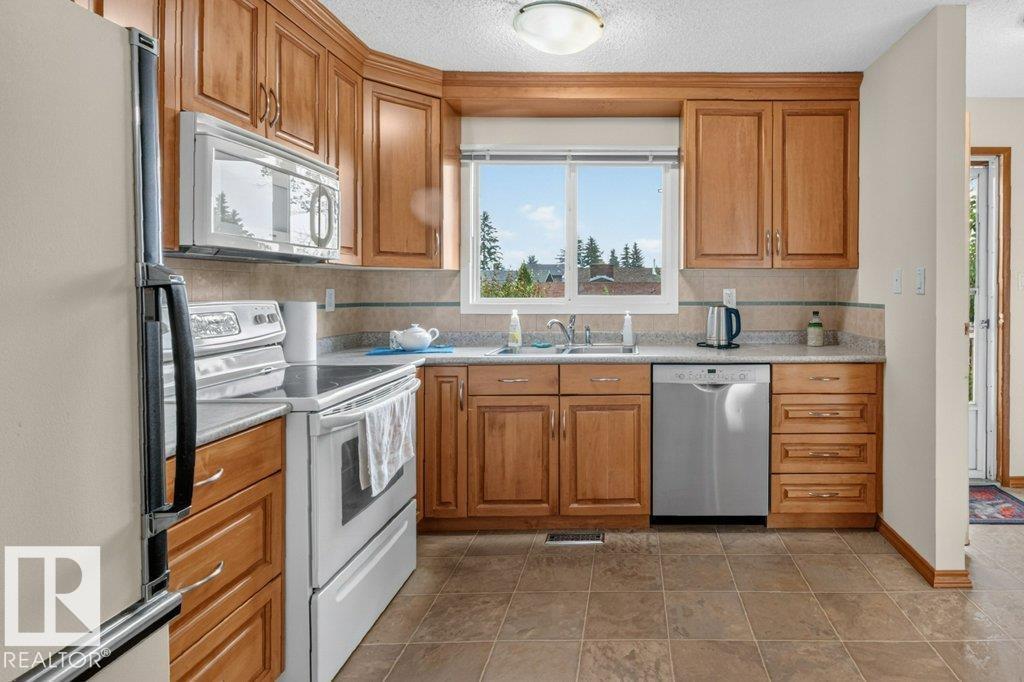 10423 33 AV NW - 15