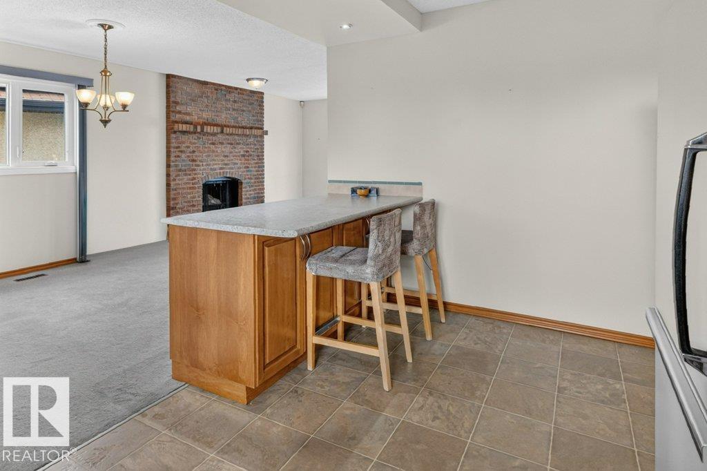 10423 33 AV NW - 16