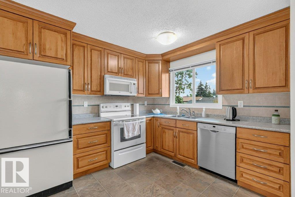 10423 33 AV NW - 14