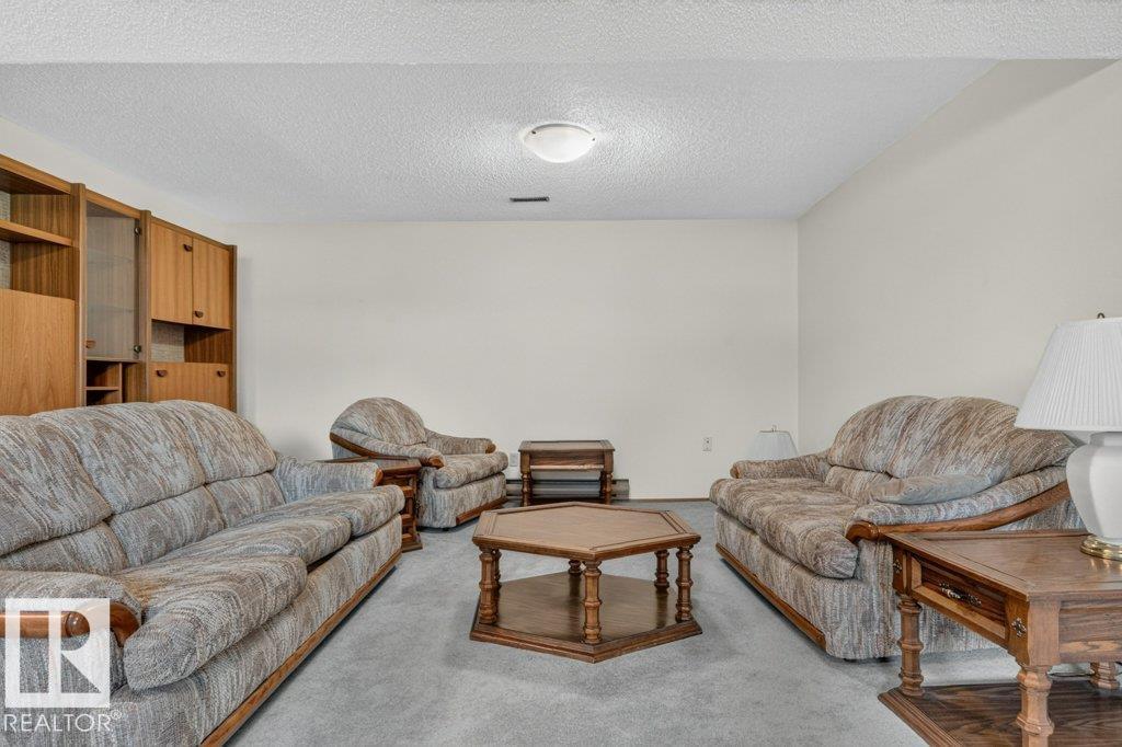 10423 33 AV NW - 25
