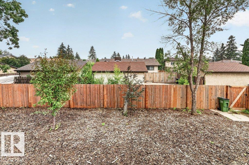 10423 33 AV NW - 36