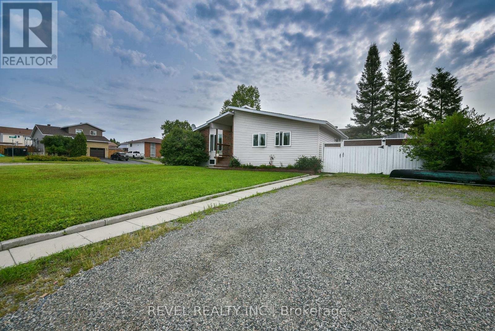 127 SPILLENAAR STREET - 4