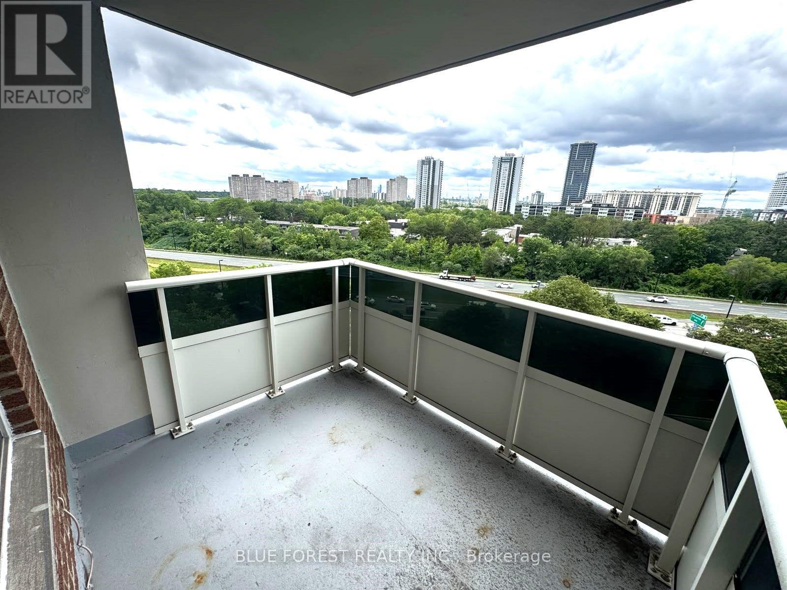 #1009 5 SHADY GOLFWAY - Image 4