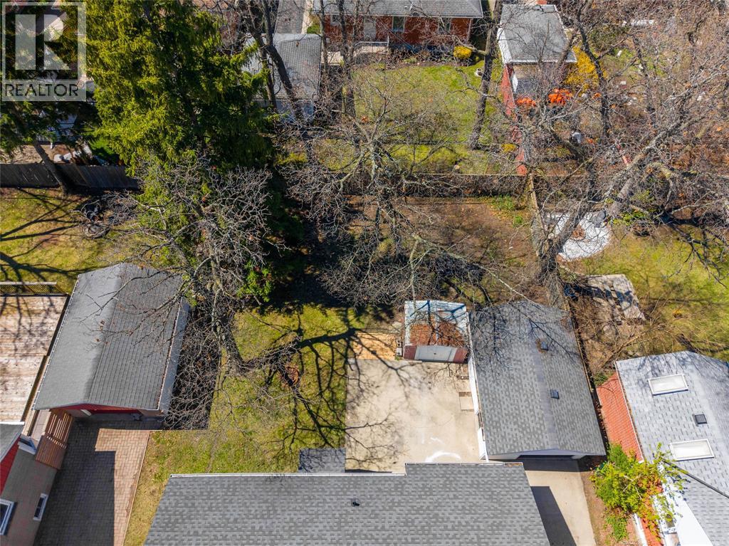1203 Colborne ROAD - 40