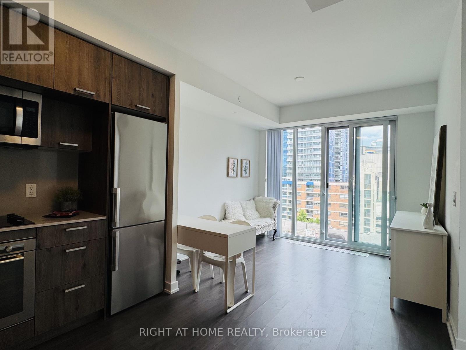 #1011 50 MCCAUL STREET - 11