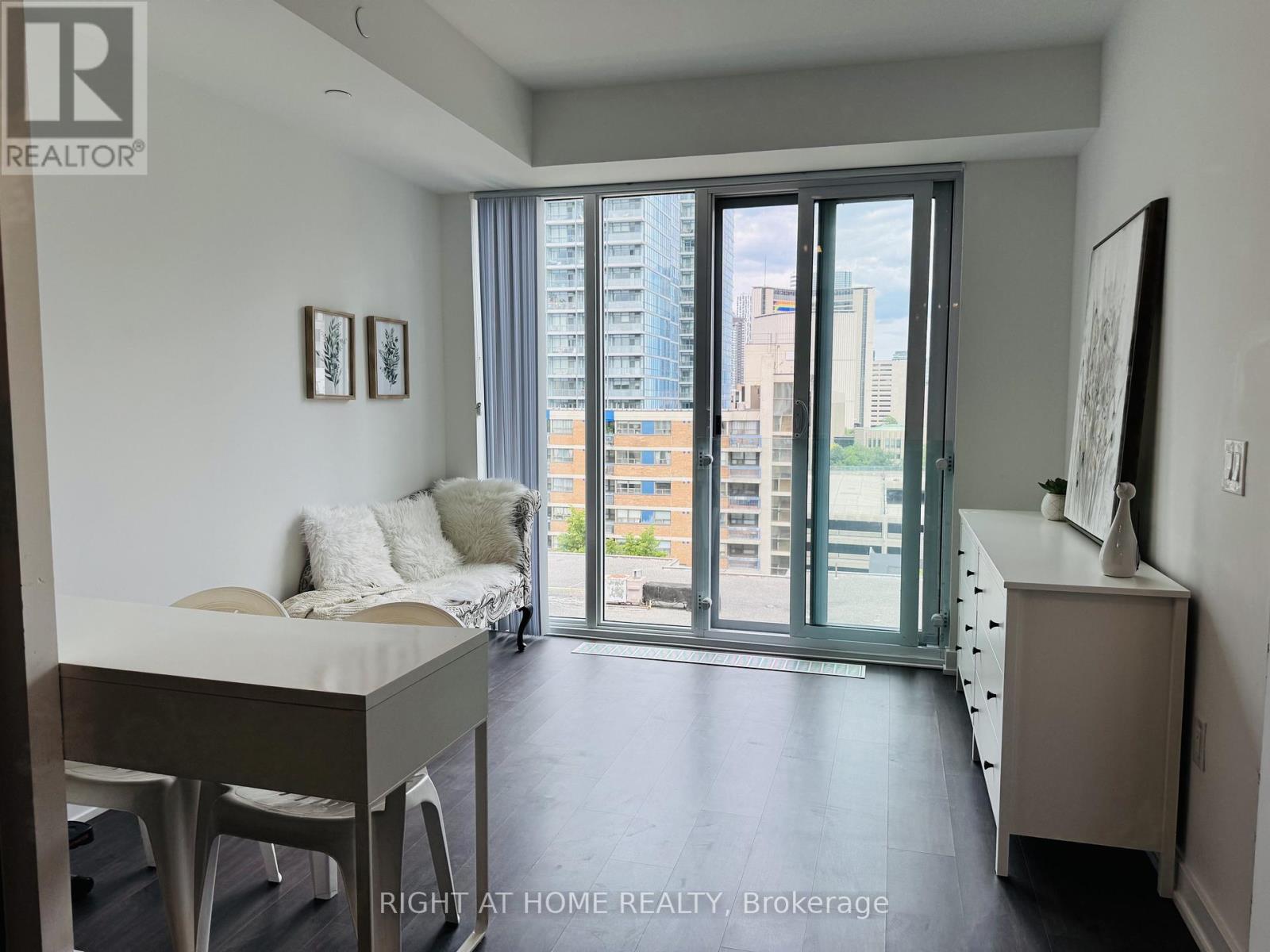 #1011 50 MCCAUL STREET - 5