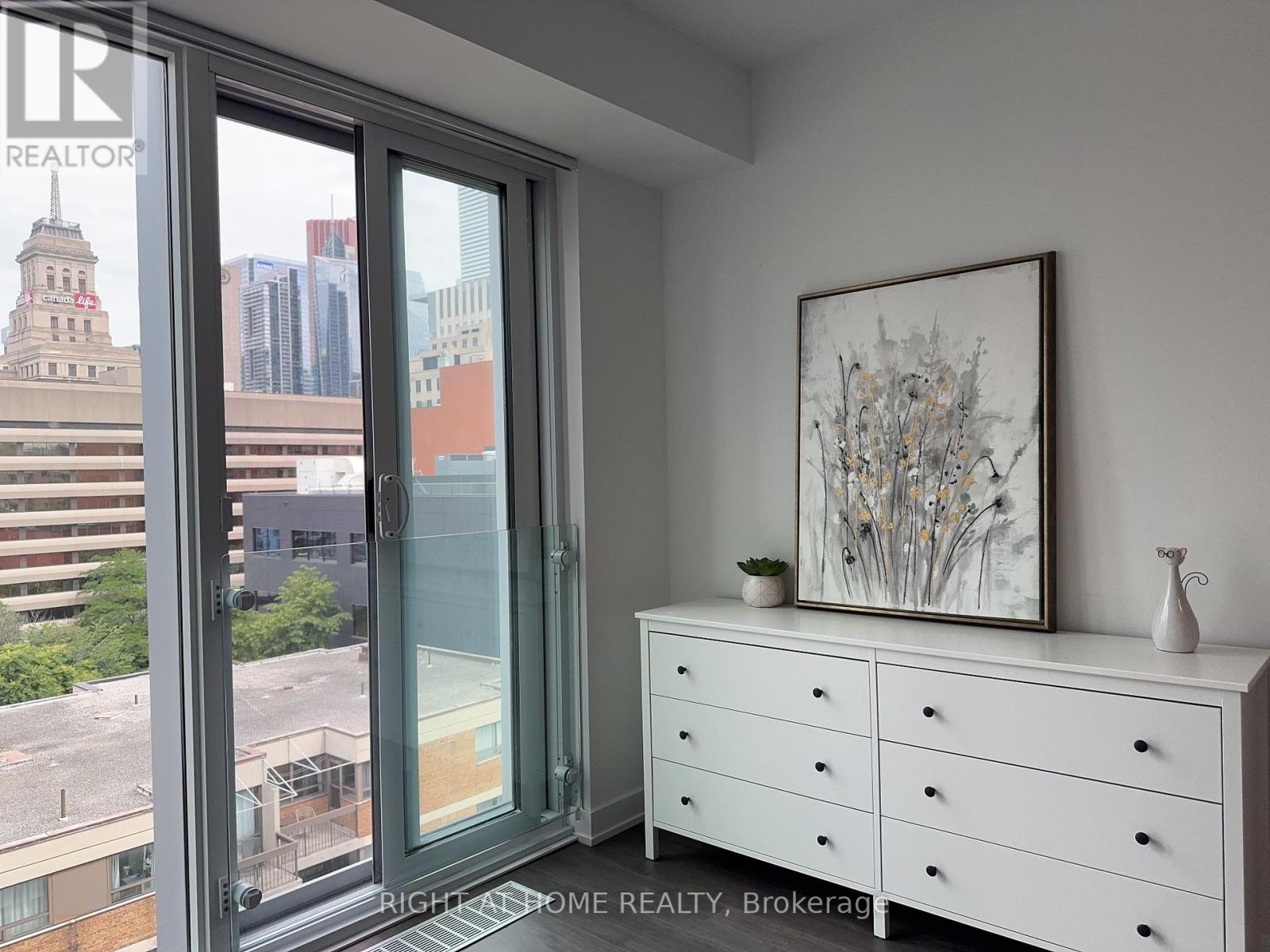#1011 50 MCCAUL STREET - 6
