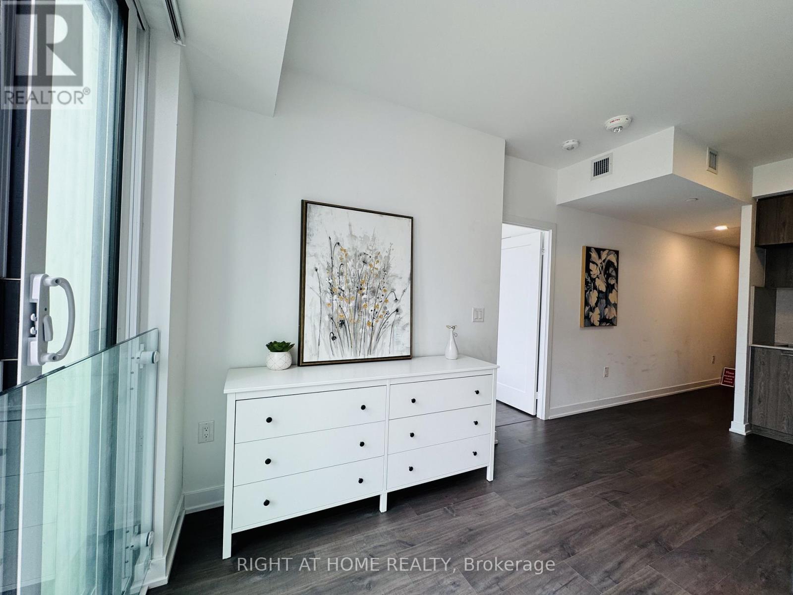 #1011 50 MCCAUL STREET - 7