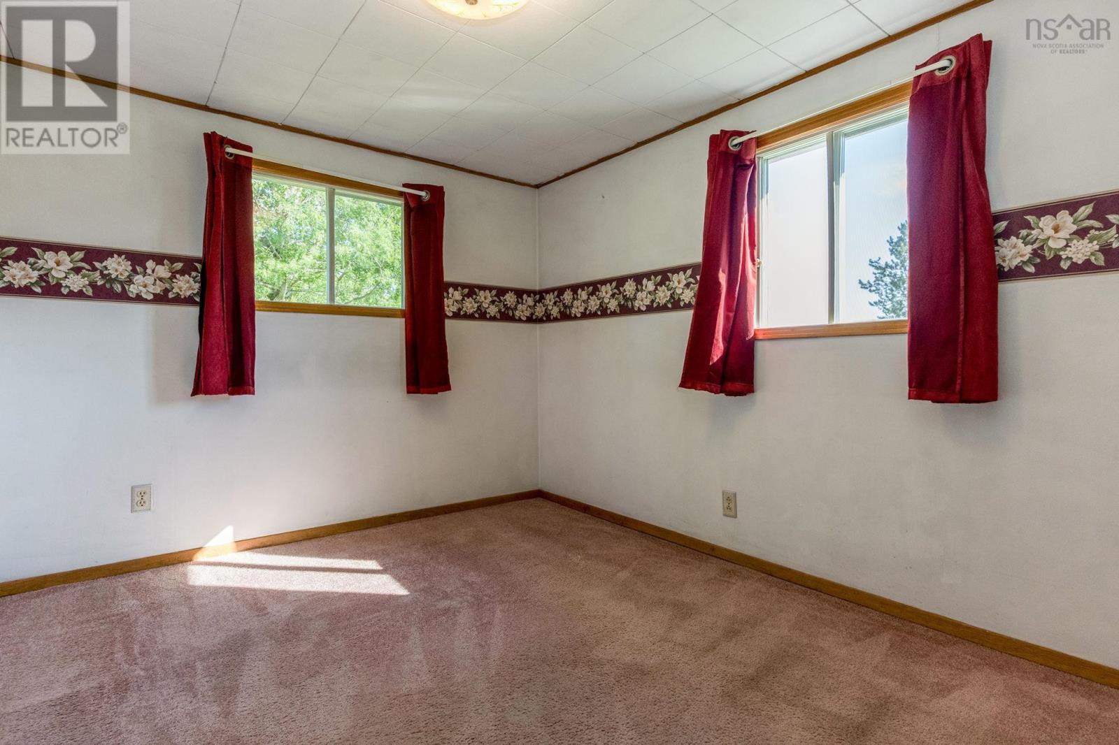 386 Greenland Road - 20