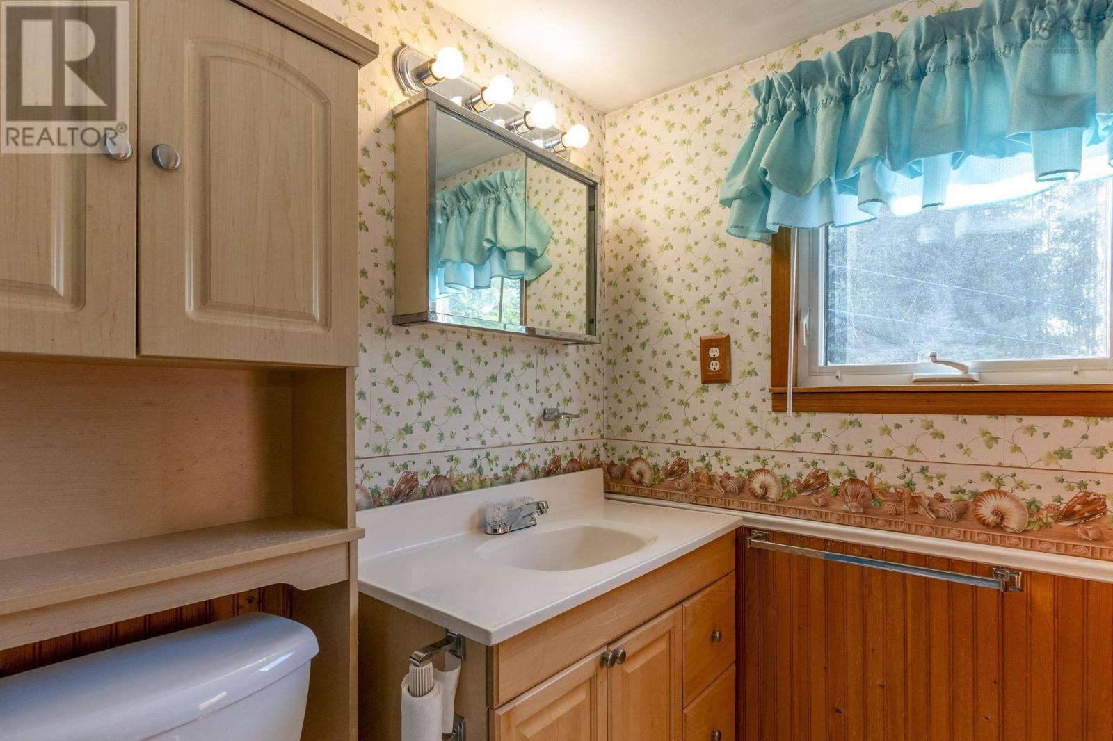 386 Greenland Road - 21