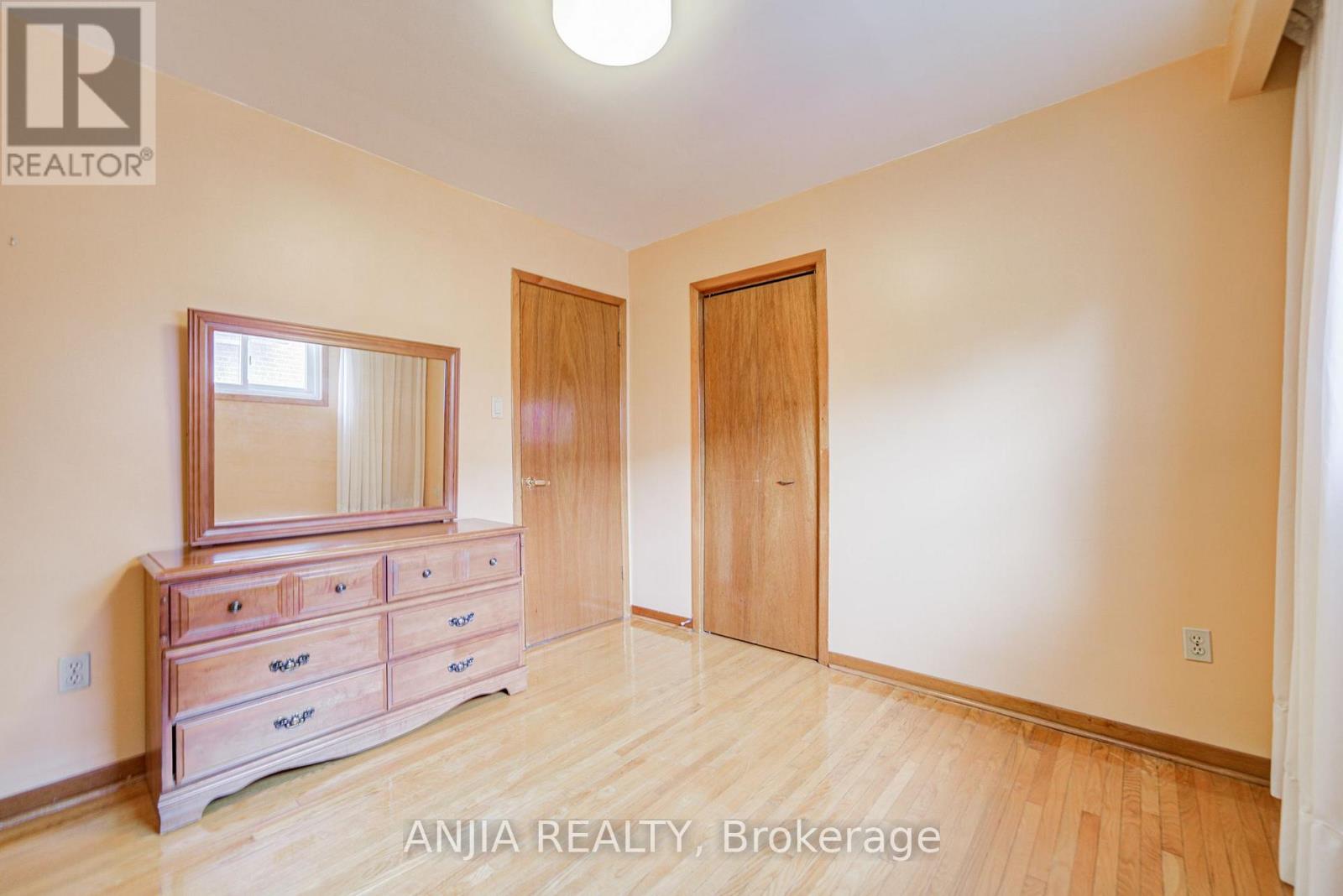5 BRANTFORD DRIVE - 21