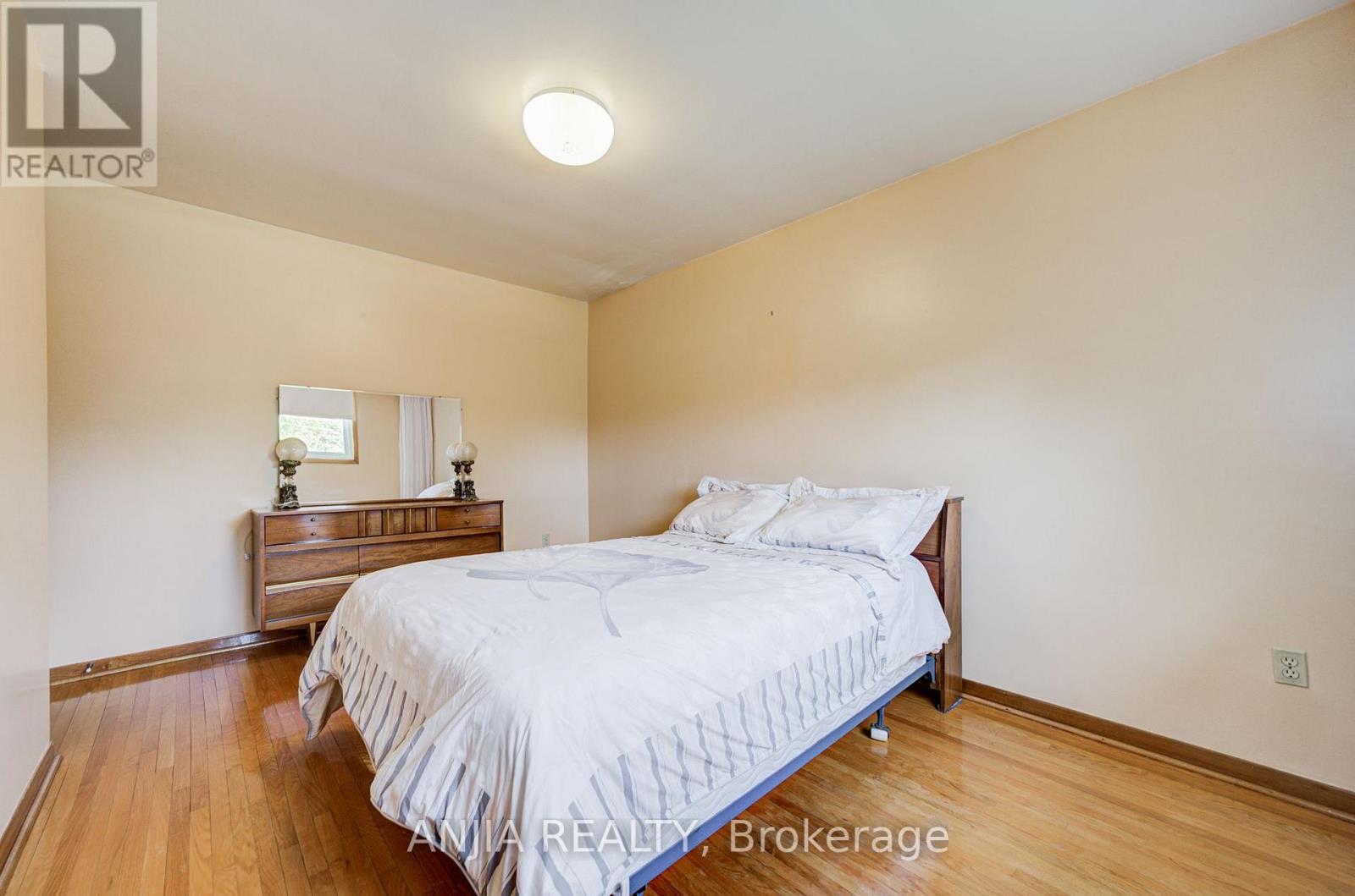 5 BRANTFORD DRIVE - 26