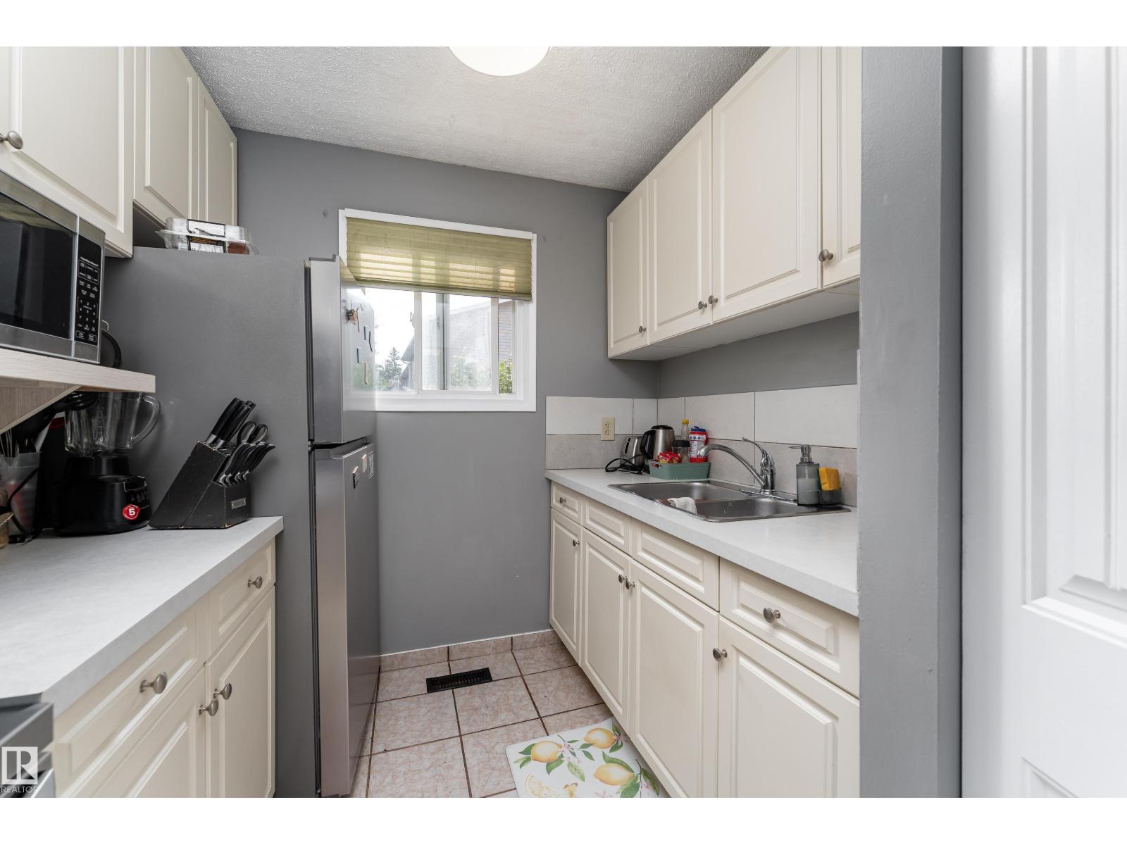 6352 180 ST NW - 8