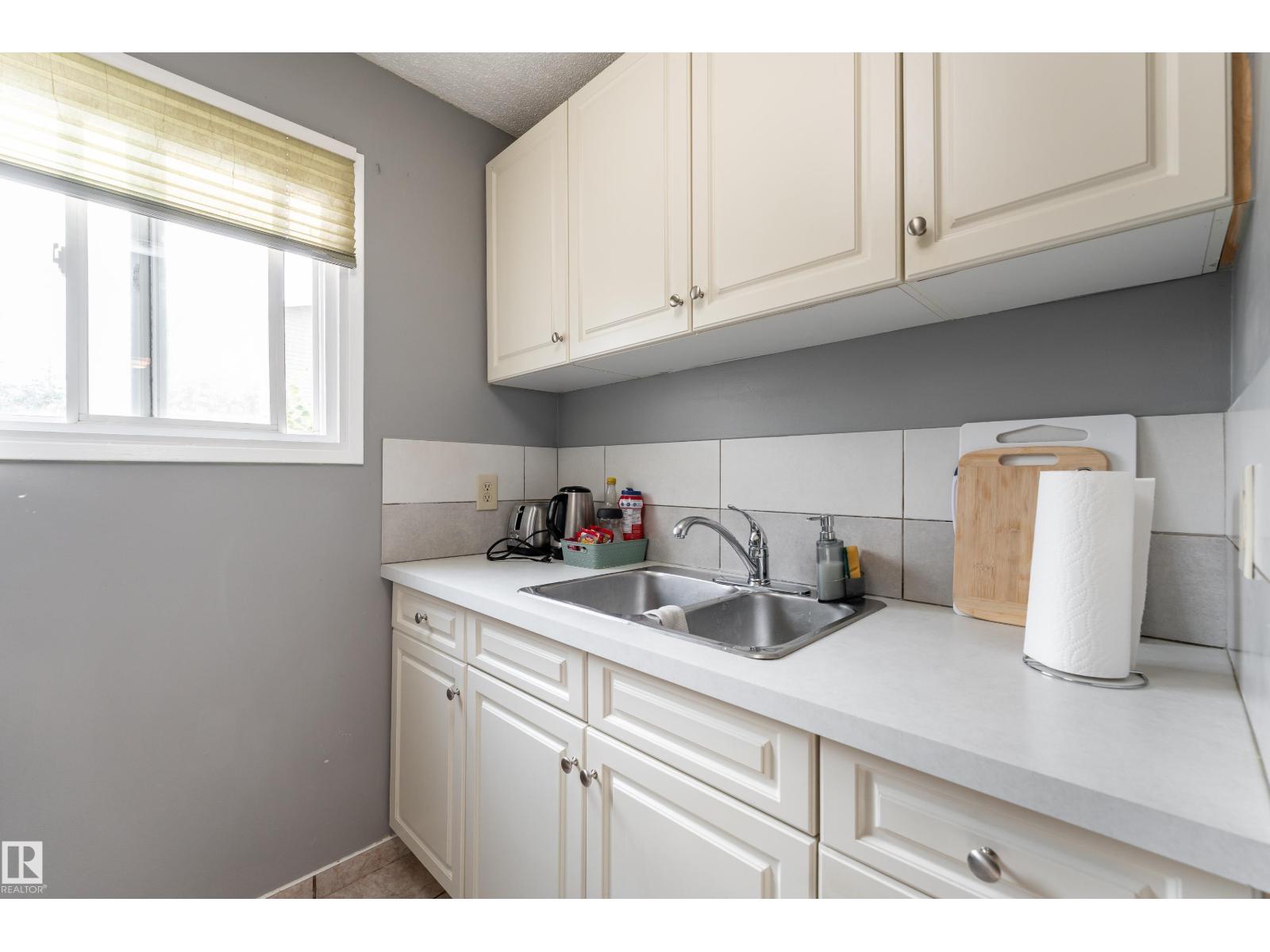 6352 180 ST NW - 9