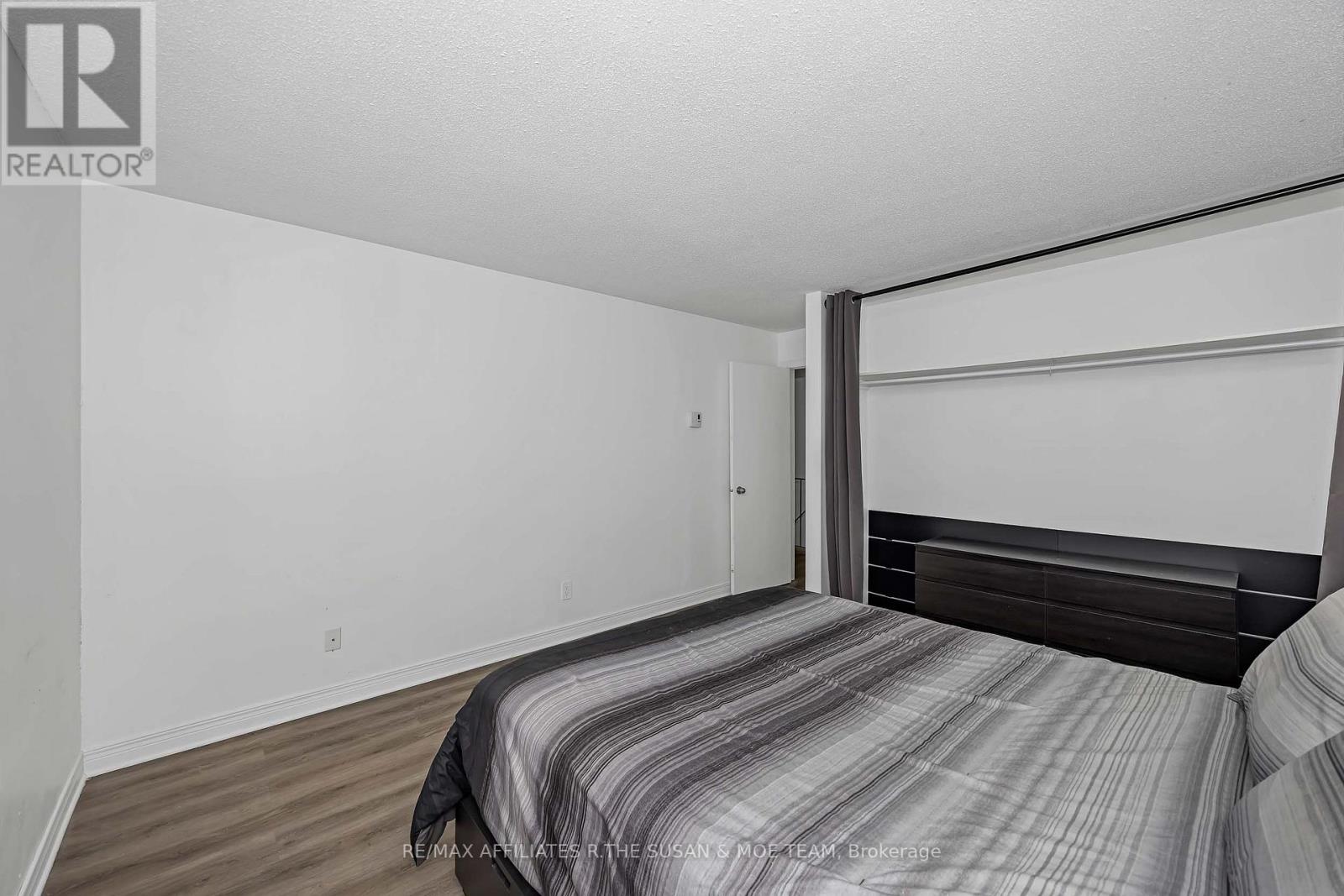 #6 500 FENERTY COURT - 23
