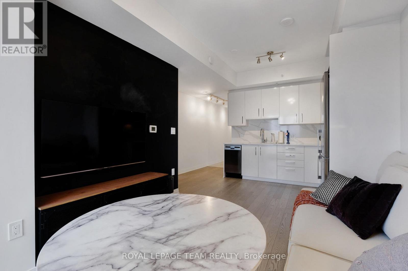 1 Bed, 1 Bath House for Rent in Ottawa – 1508 – 805 CARLING AVENUE, Ottawa – MLS# X13616558 - Image 11