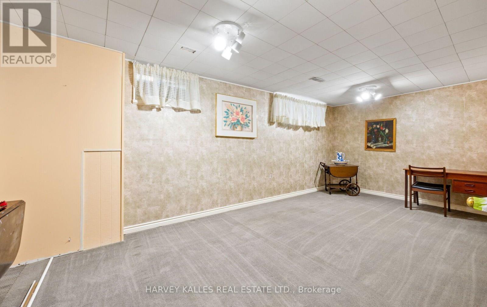20 WILLOWGATE DRIVE - 34