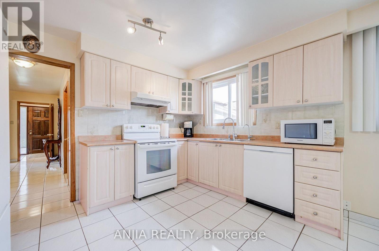 5 BRANTFORD DRIVE - 16