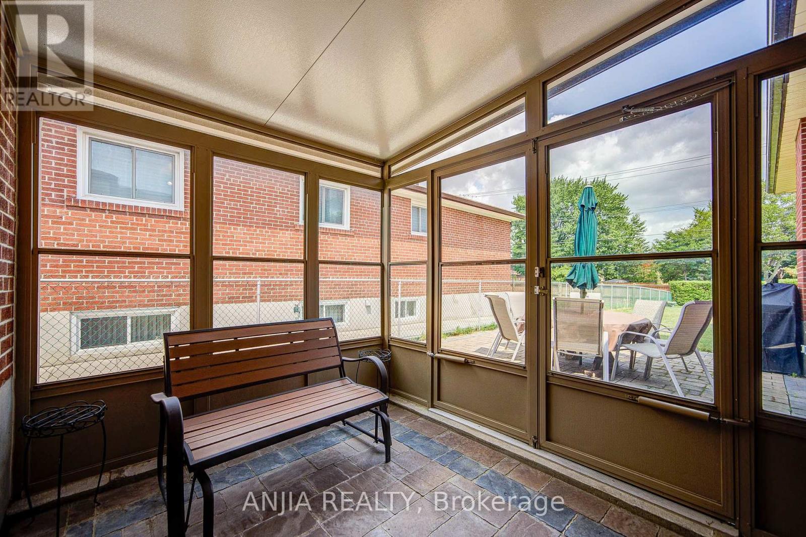 5 BRANTFORD DRIVE - 40
