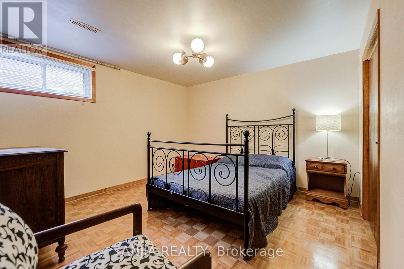 5 BRANTFORD DRIVE - 33