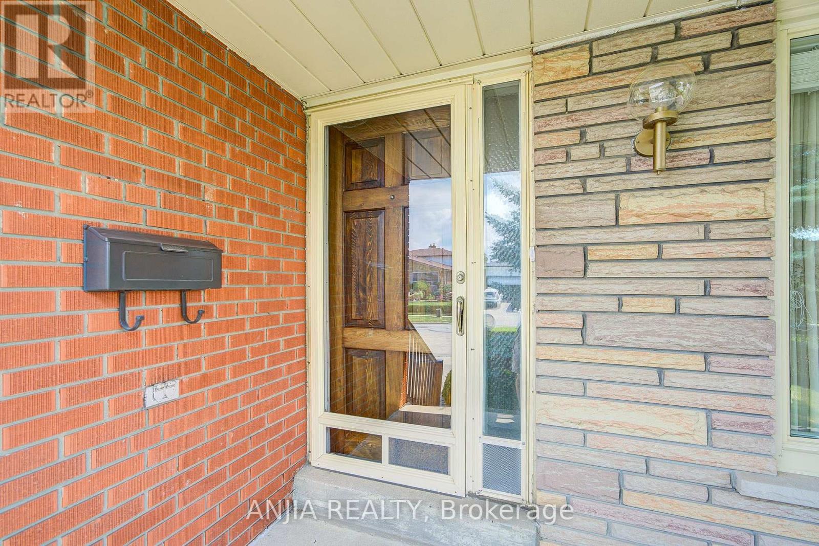 5 BRANTFORD DRIVE - 6