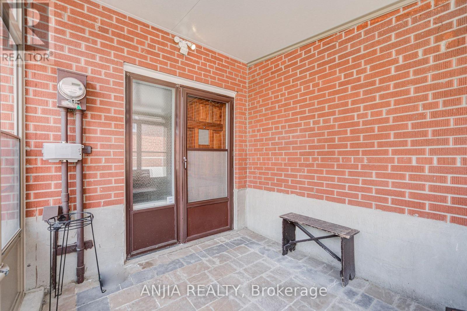 5 BRANTFORD DRIVE - 43