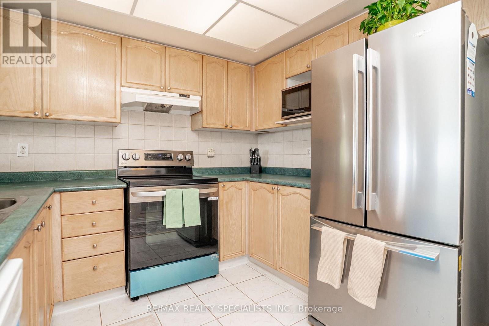 #159 85 BRISTOL ROAD - 17