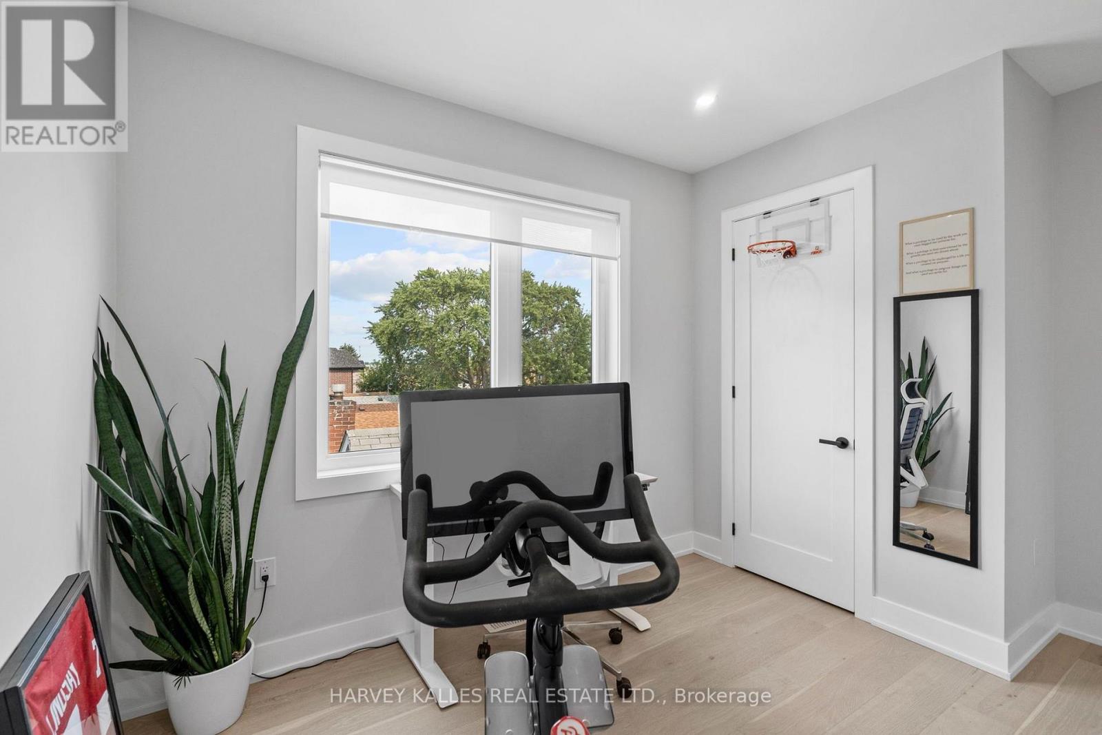 32 ALBRIGHT AVENUE - 23