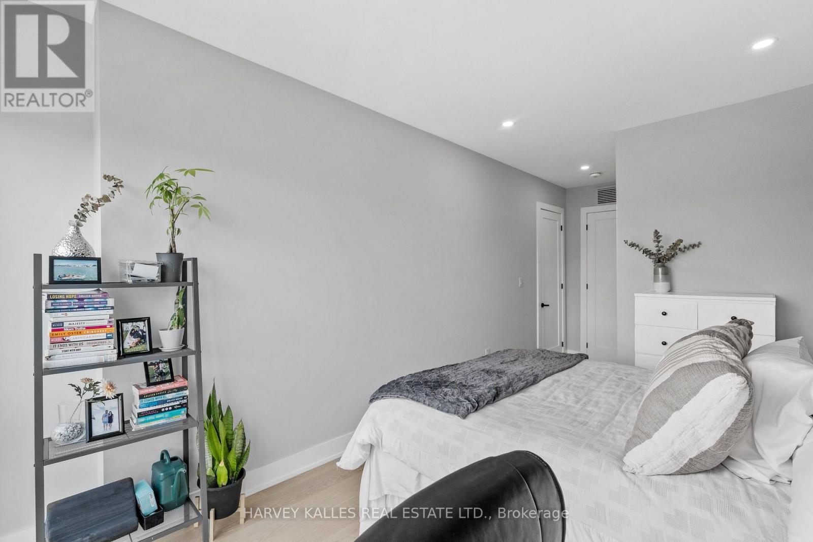 32 ALBRIGHT AVENUE - 29