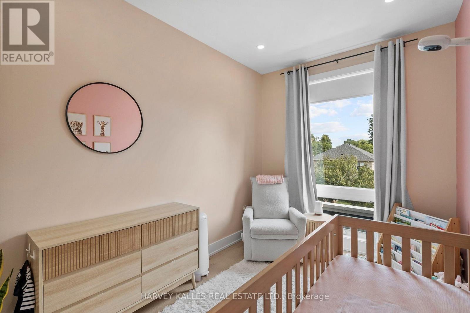 32 ALBRIGHT AVENUE - 32