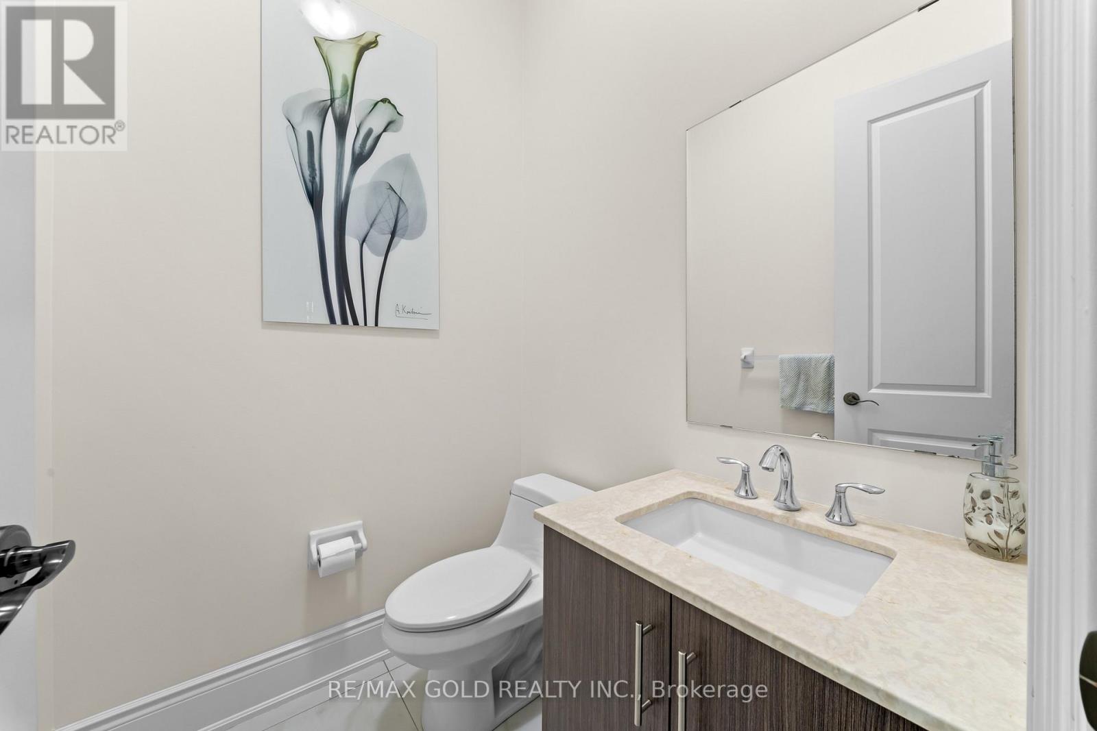 26 SPAIN CRESCENT - 15