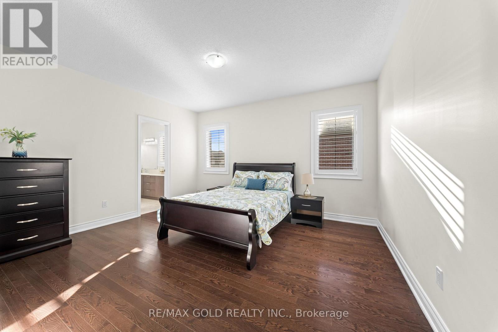 26 SPAIN CRESCENT - 24