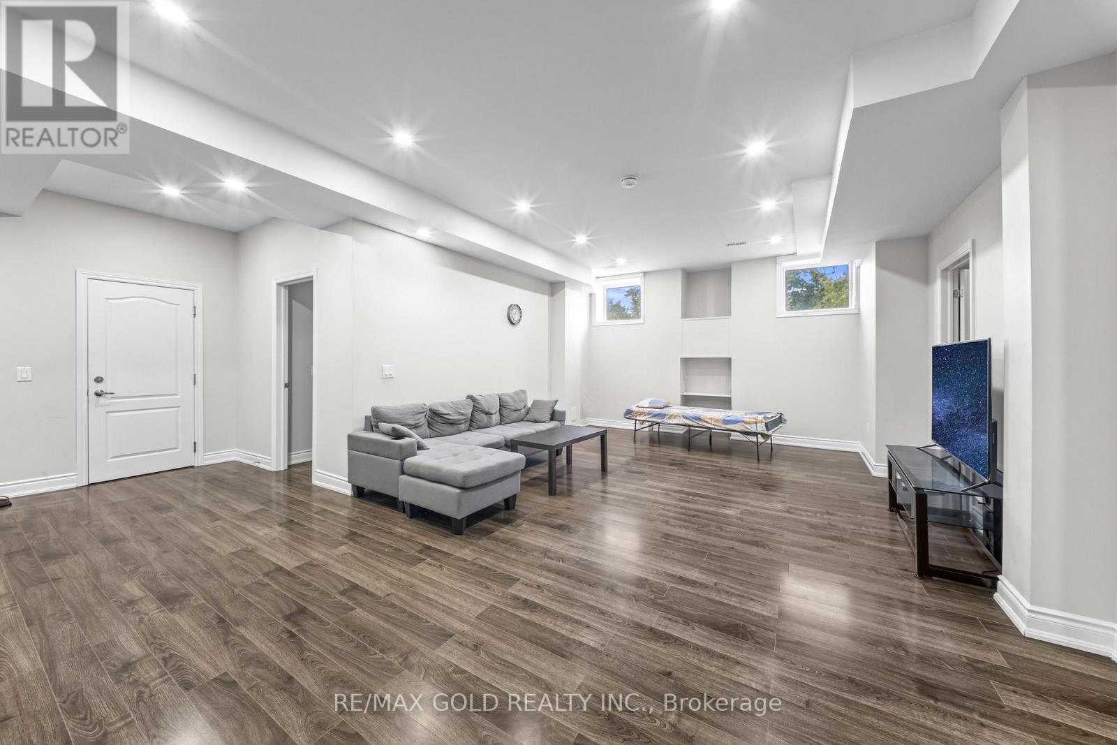 26 SPAIN CRESCENT - Image 30
