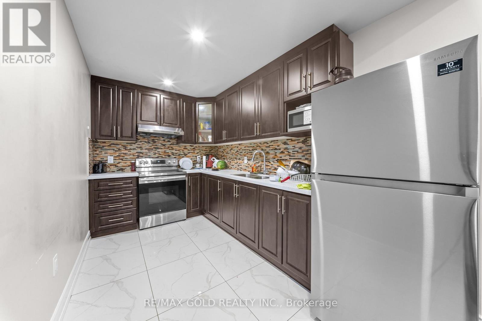 26 SPAIN CRESCENT - Image 32