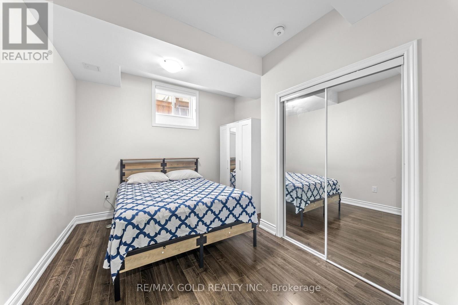 26 SPAIN CRESCENT - 33