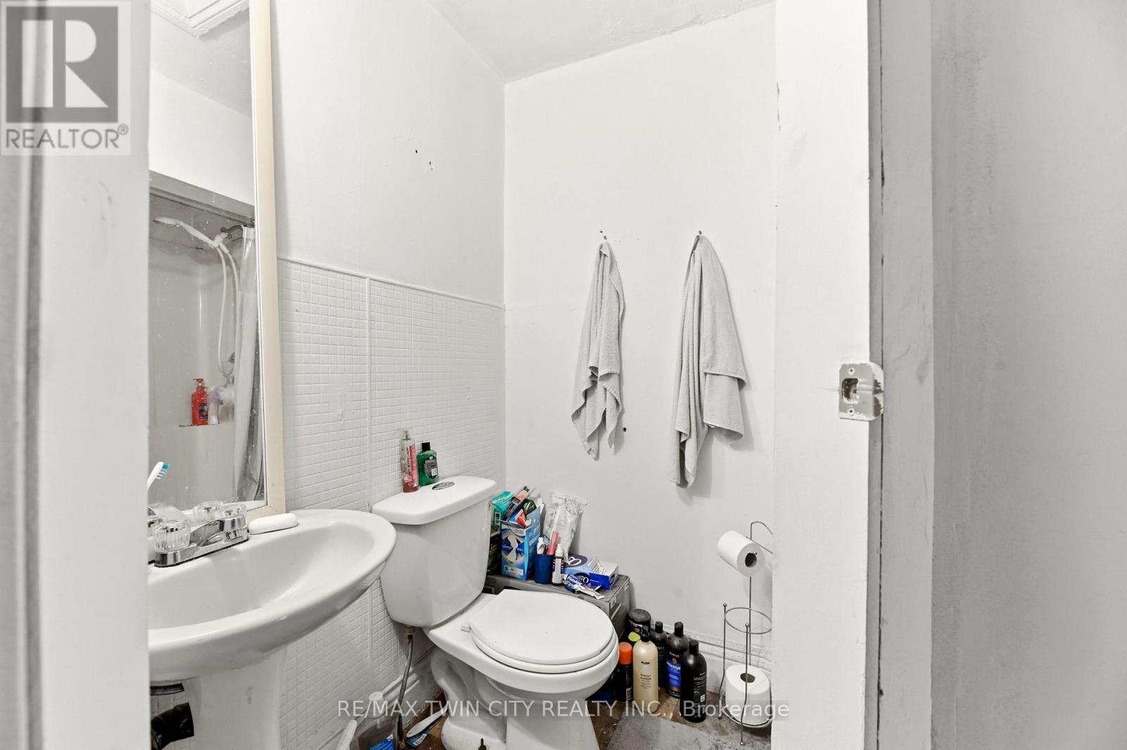 13 USHER STREET - Image 10