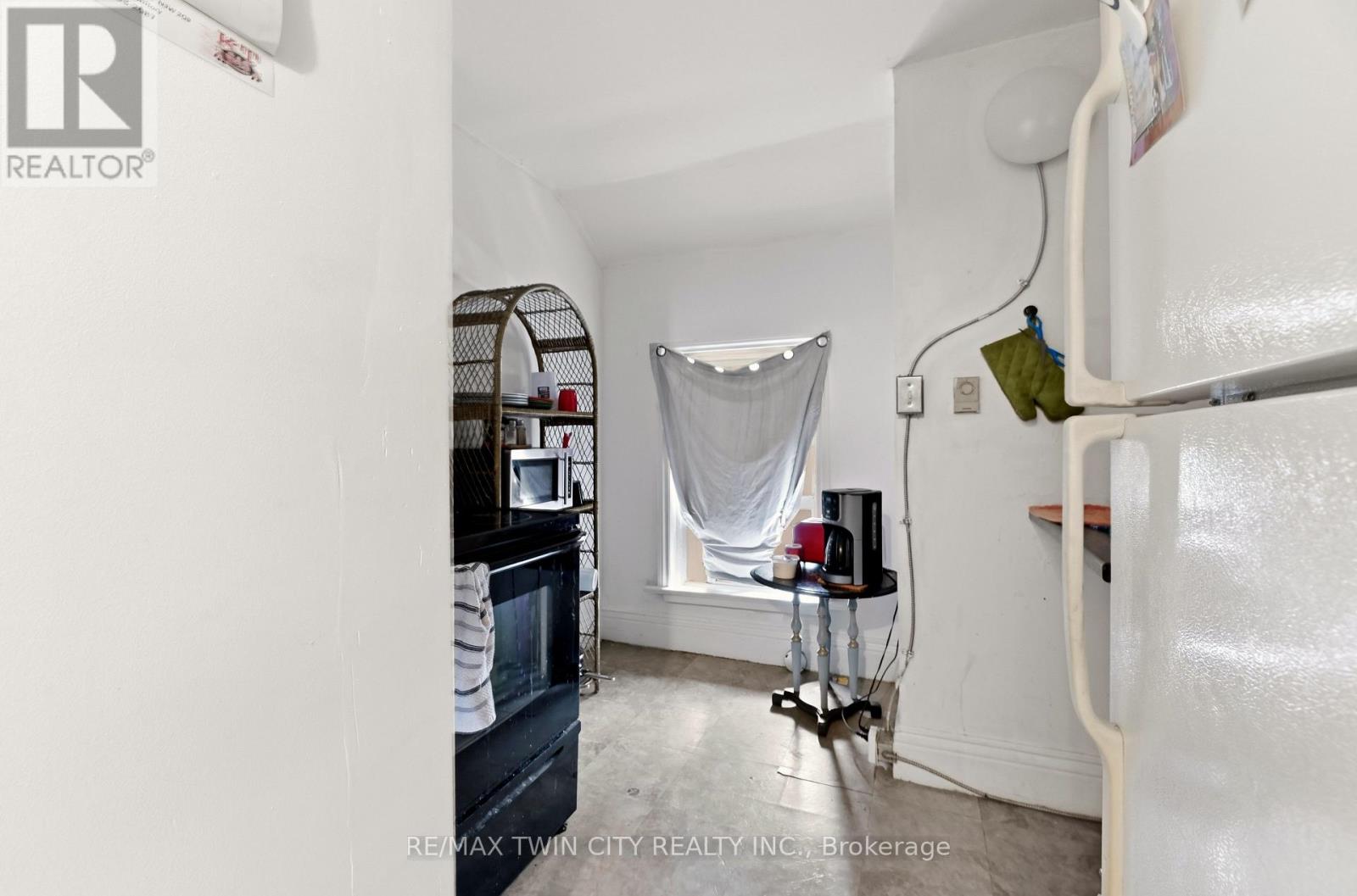 13 USHER STREET - Image 11
