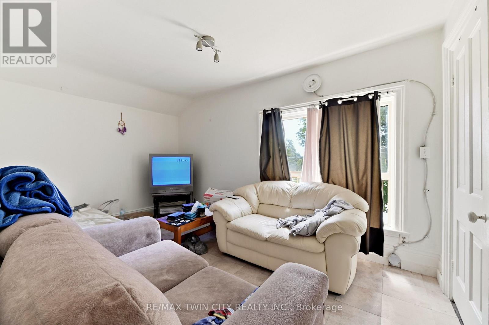 13 USHER STREET - Image 13