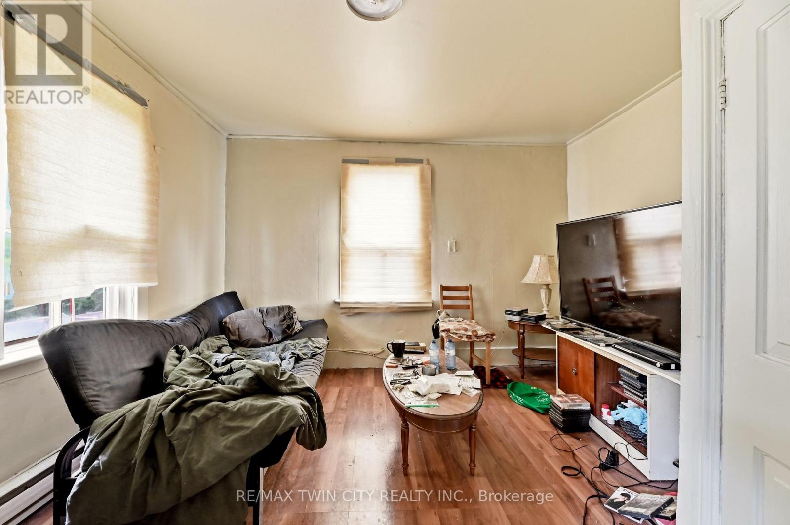 13 USHER STREET - Image 22