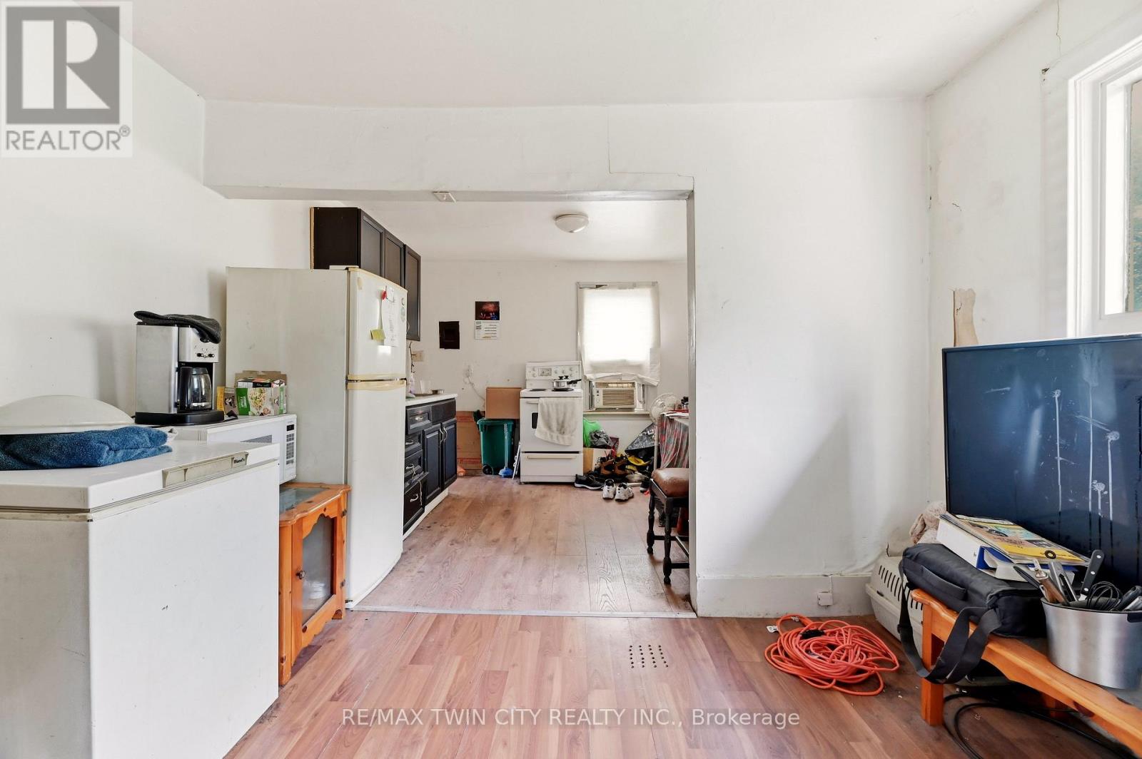 13 USHER STREET - Image 23