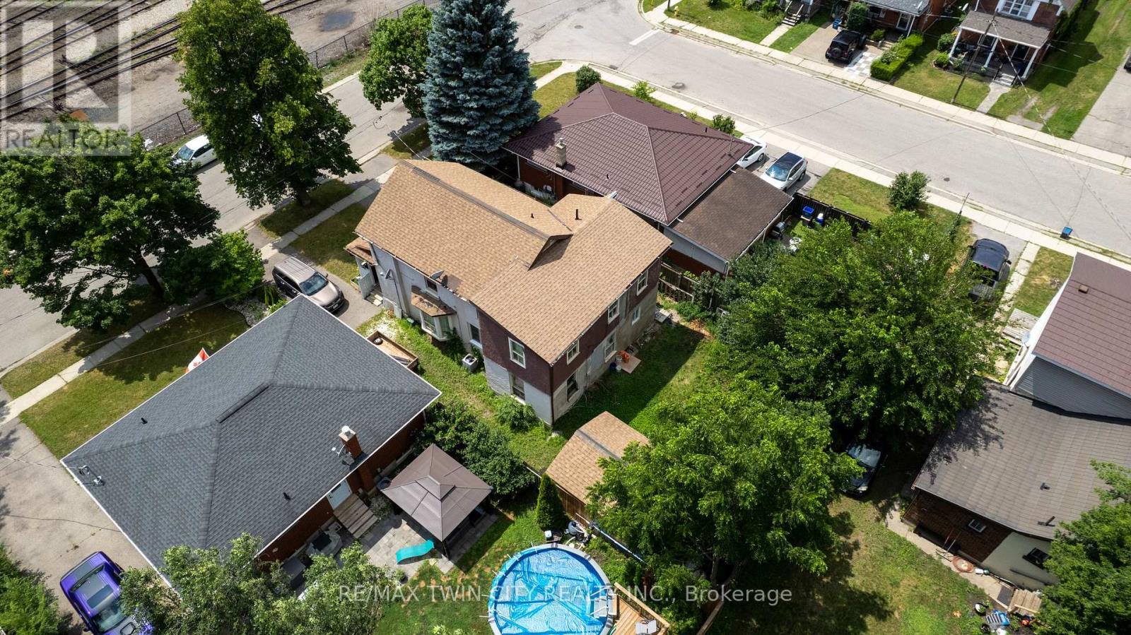 13 USHER STREET - Image 32