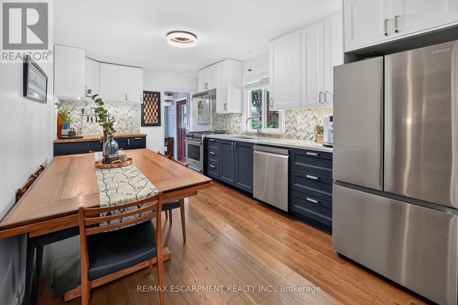 187 RAY STREET N - 11