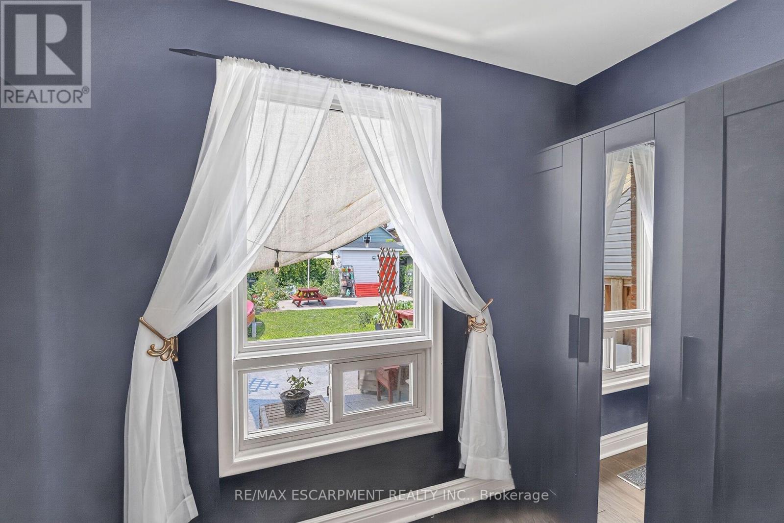 187 RAY STREET N - 18