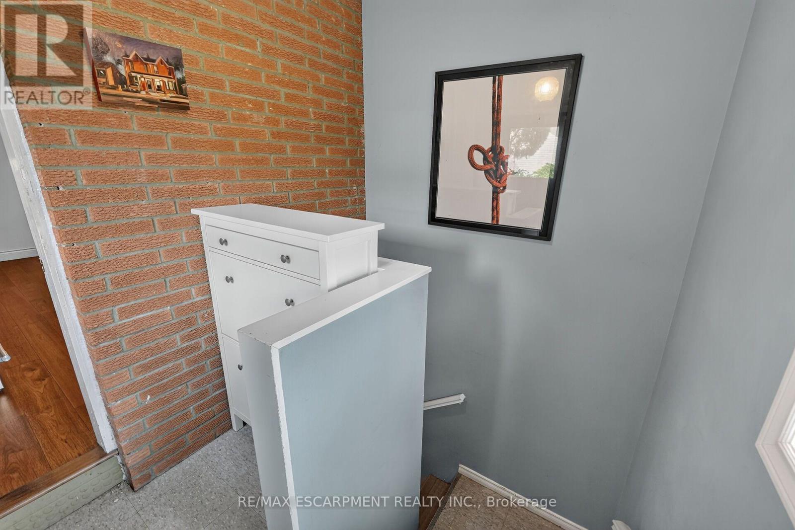 187 RAY STREET N - 26