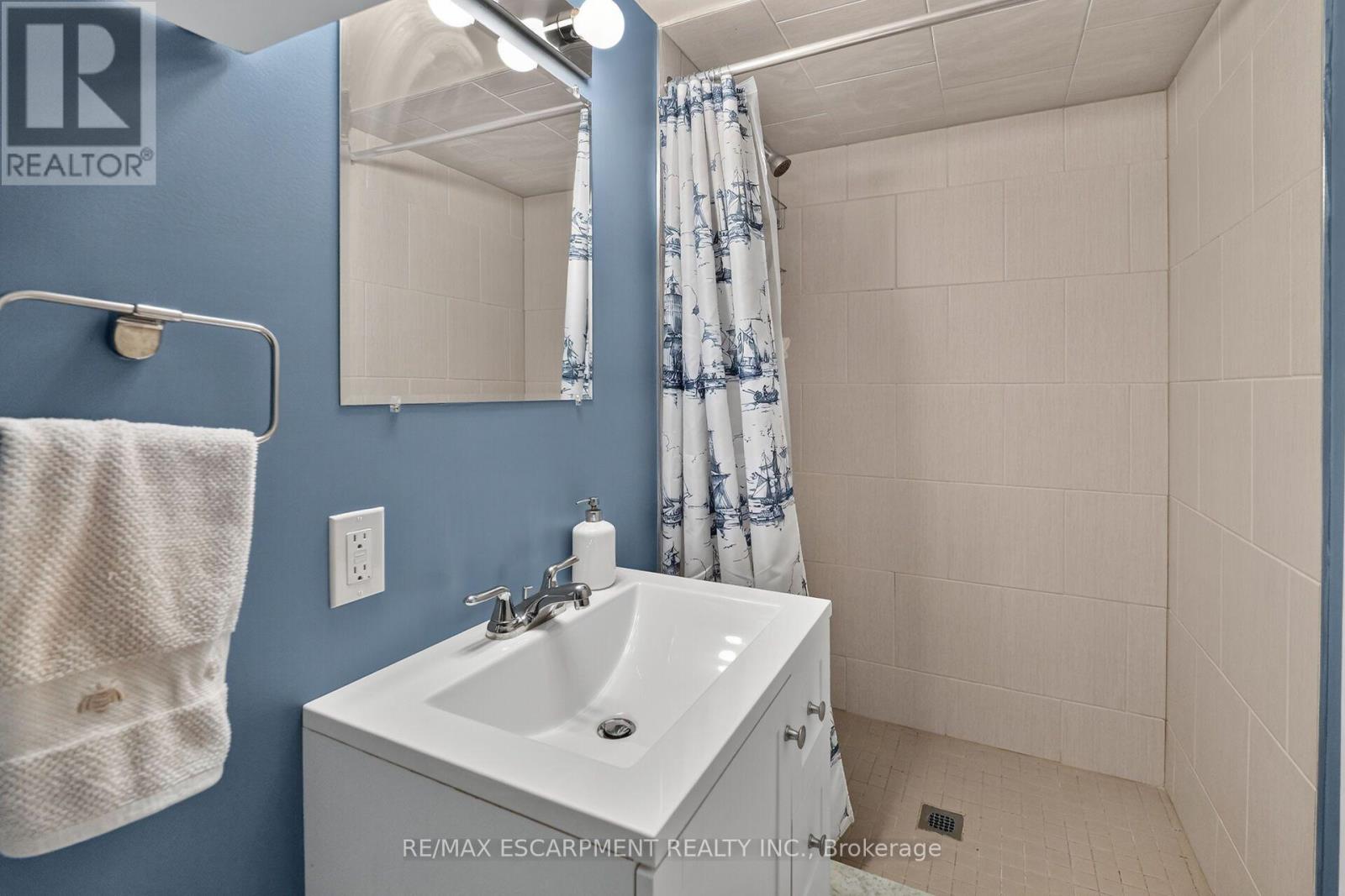 187 RAY STREET N - 32