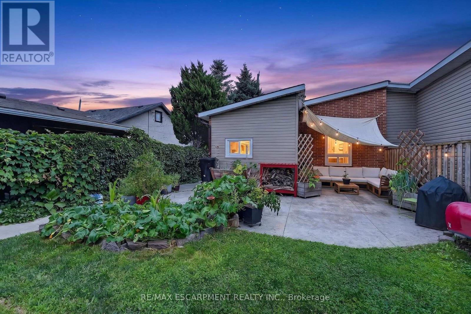 187 RAY STREET N - 35